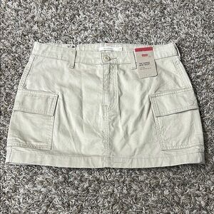 Levi’s ‘94 Cargo Skirt Sz 28 NWT